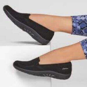 Skechers On The Go relaxed fit sneakers size 8 black and charcoal slip ons